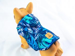 Kurtka przeciwdeszczowa dla psa marki Frenczi. Zdjęcie ubranka dla psa na miarę. Wzór Monstery